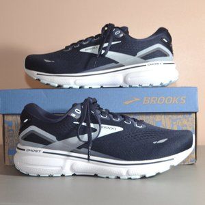 Navy EXTRA WIDE Almost New Brooks Ghost 15, size 7.5 2E/extra wide